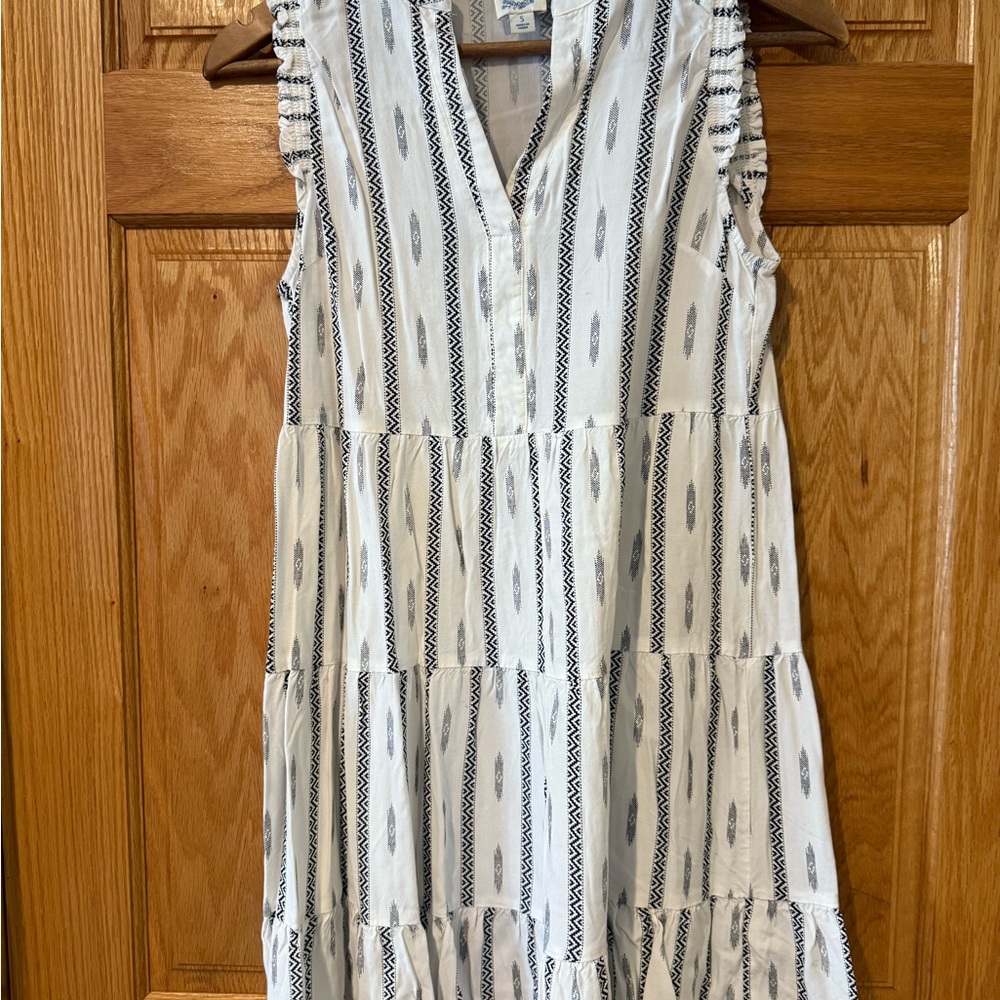 Francesca's Collections Black and White Patterned Midi Dress